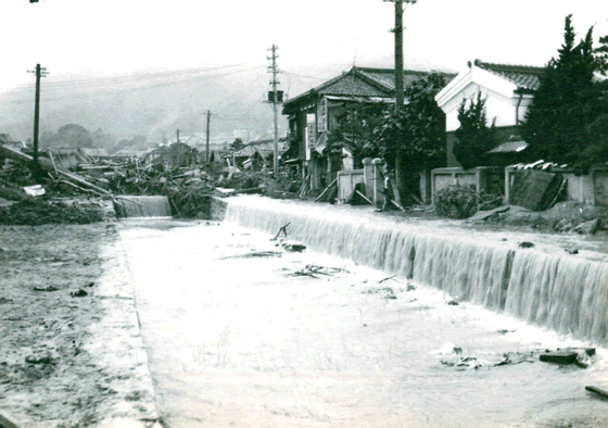 集中豪雨で氾濫した川