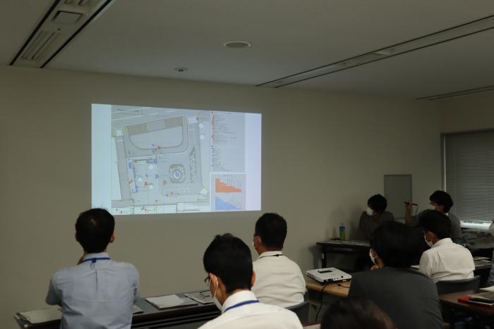 検討発表の様子